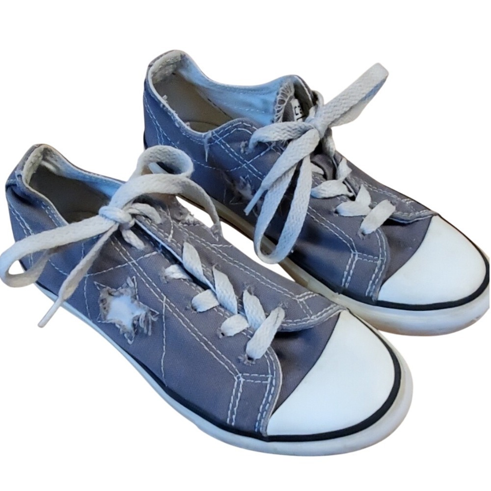 Converse Kids Grey and White Size 2 One Star Sneaker Shoes
